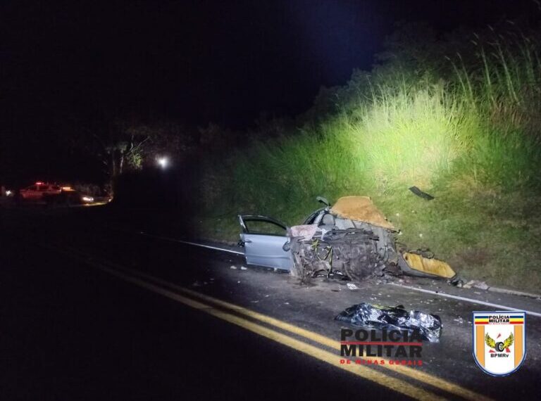 Mg Colis O Frontal Entre Carro E Caminh O Deixa Tr S Mortos E