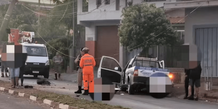 Uma Pessoa Morre Em Acidente Entre Batida De Caminhonete E Poste De