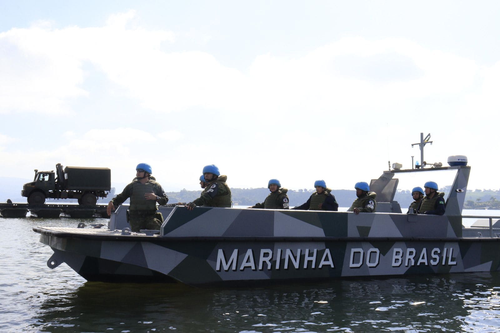 Marinha do Brasil realiza demonstra es da maior opera o militar